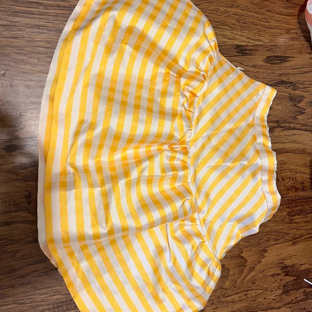 A stripped yellow Skirt